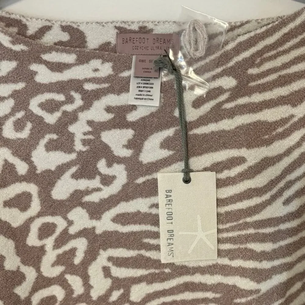 NWT Barefoot Dreams CozyChic Ultra Lite Ocean Breeze Poncho Faded Rose Animal OS - Picture 6 of 7